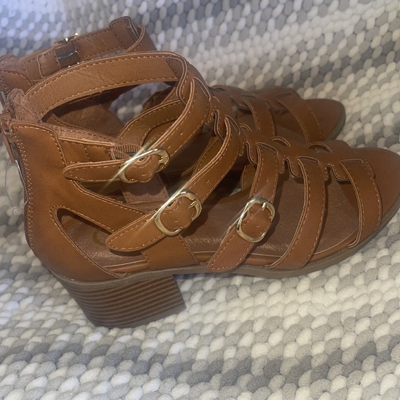 Gladiator 3/20$ Size 4. NWOT🍭 - Picture 5 of 6